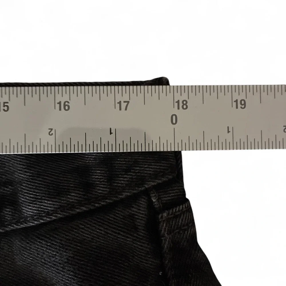 Preowned 2011 Black Levi's 505 straight fit denim jeans. 36